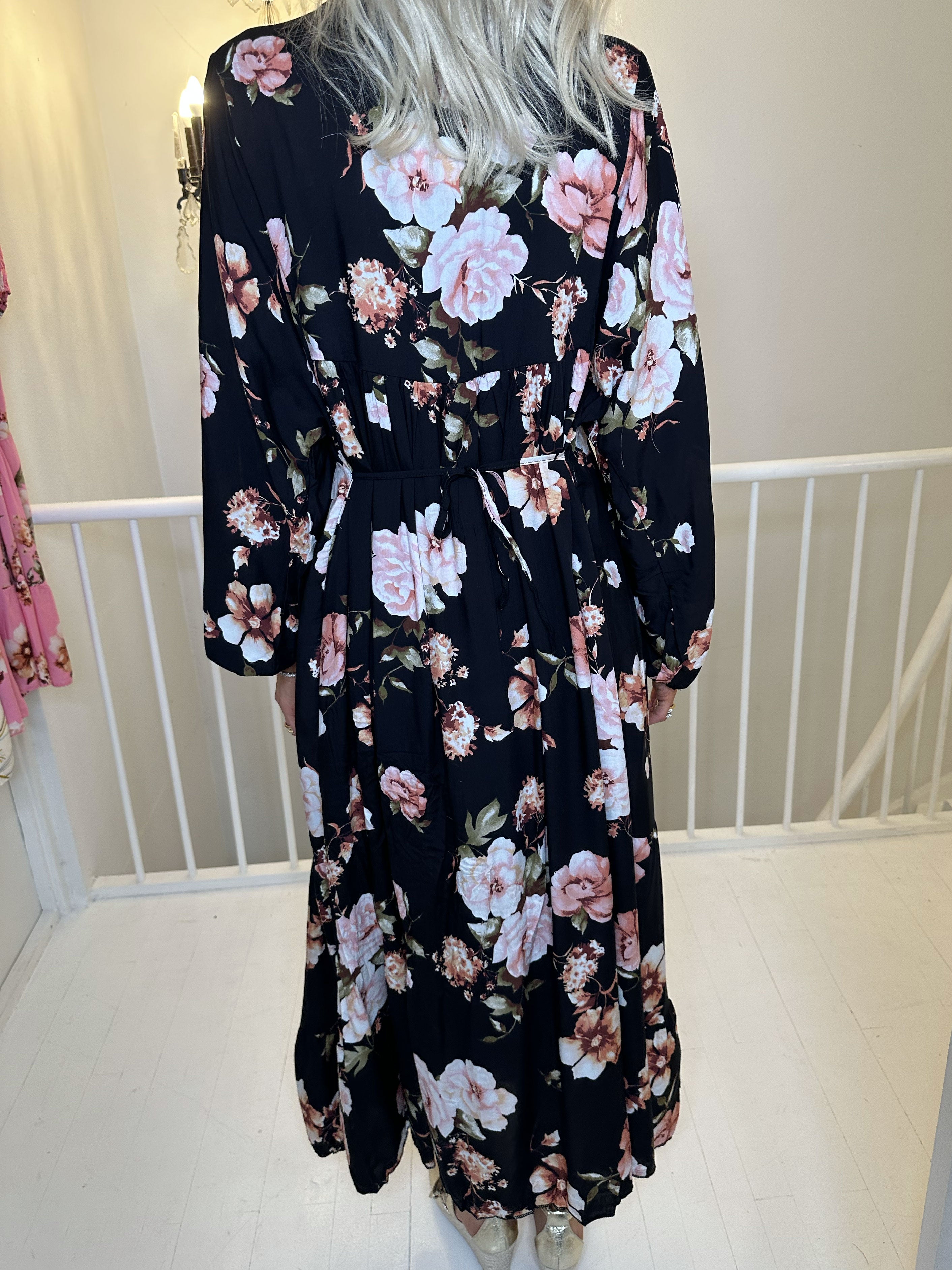 Adelaida Flower - Tunikakjole med musling og frynse detaljer